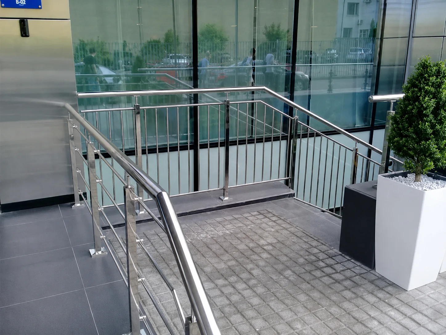 Лестничные ограждения в гостинице Holiday Inn